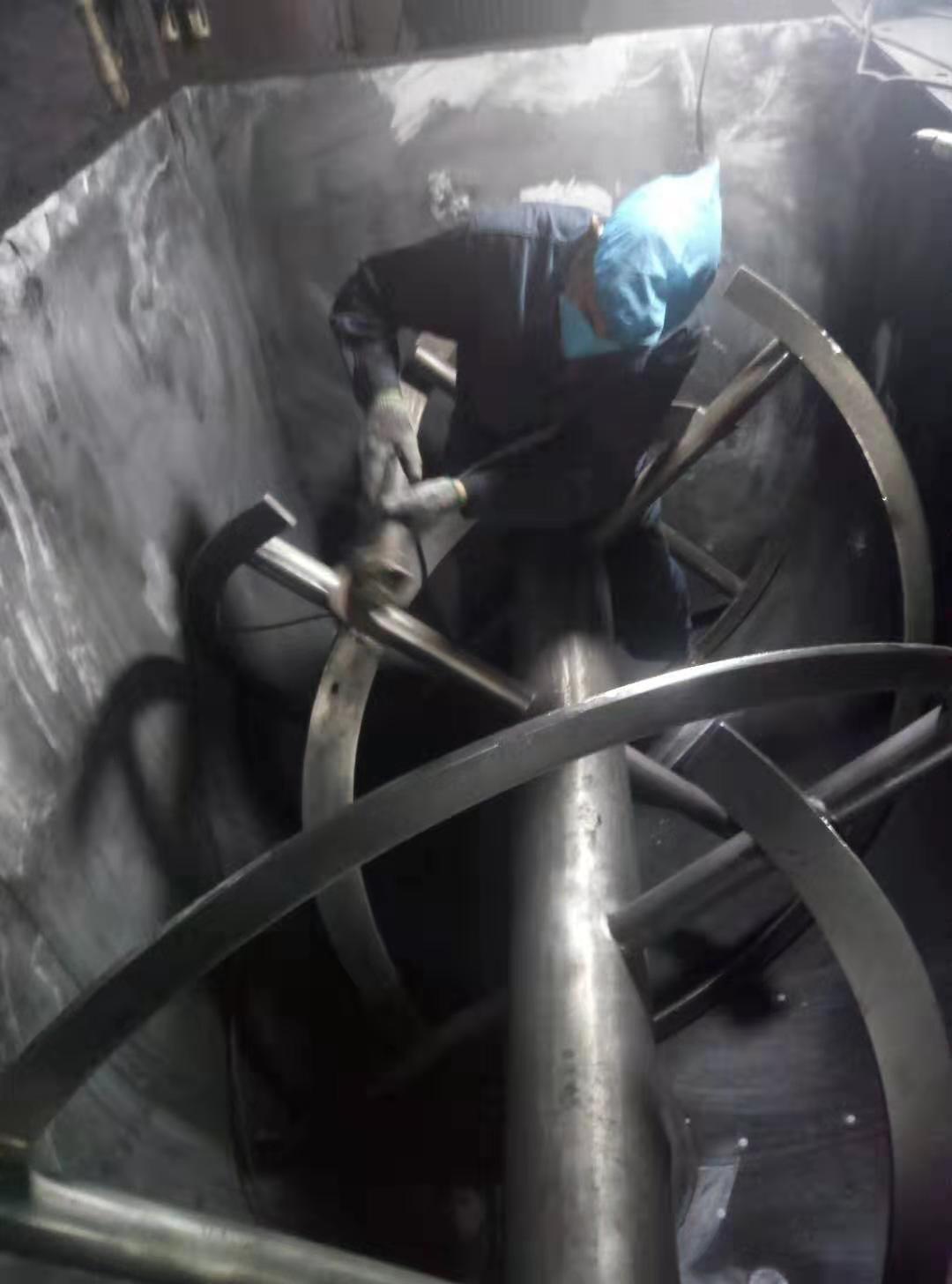 混料機(jī)耐磨涂層施工 混料機(jī)耐磨涂層施工